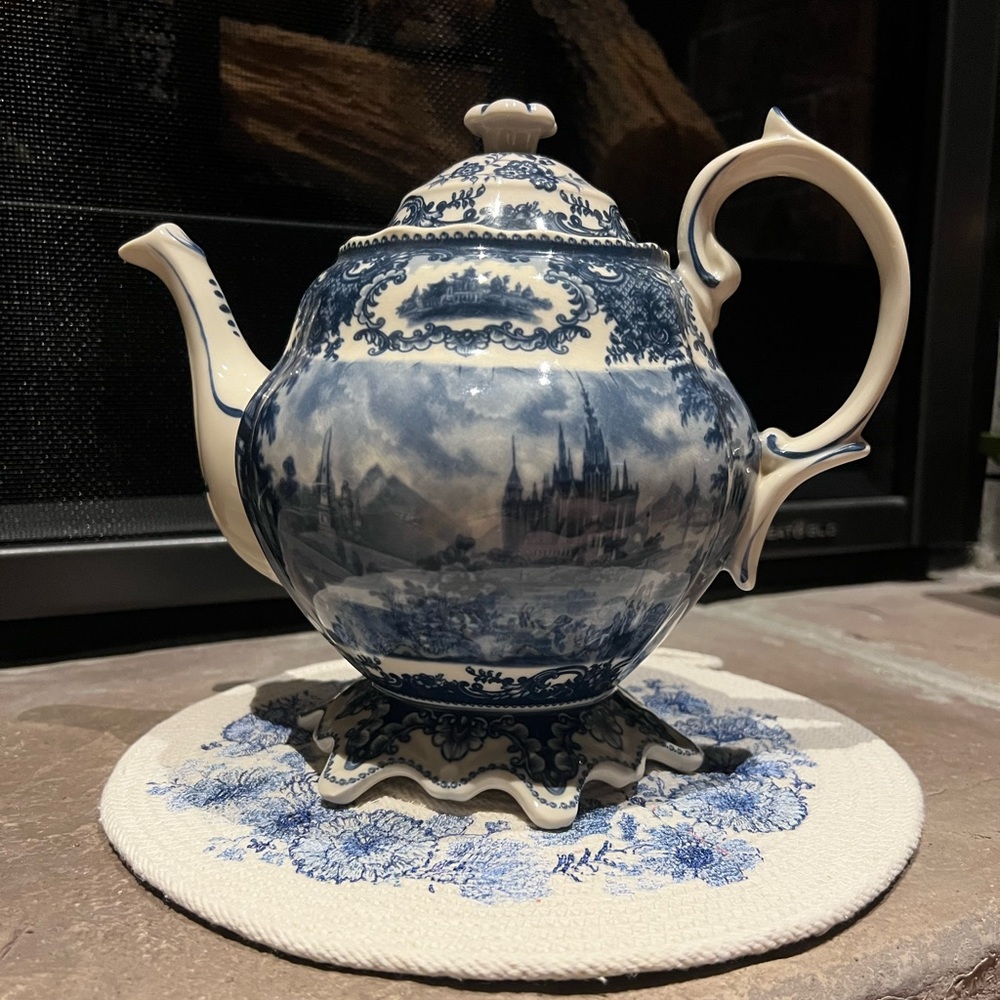 Antiche Riproduzioni (Italian Designer) Vintage Porcelain
Teapot AND Trivet